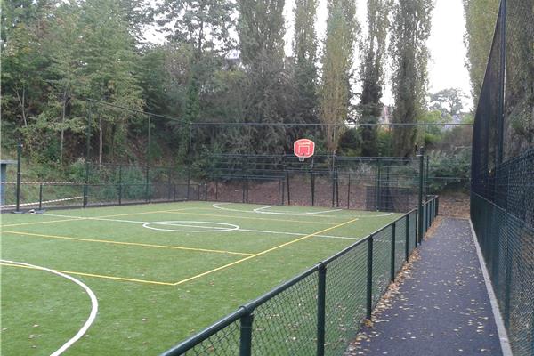 Aanleg kunstgrasveld mini-voetbal - Sportinfrabouw NV